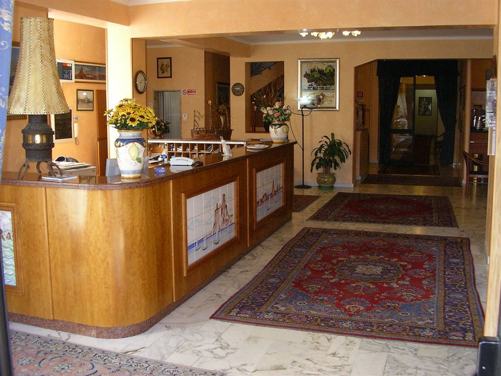Hotel Malavoglia Aci Castello Esterno foto