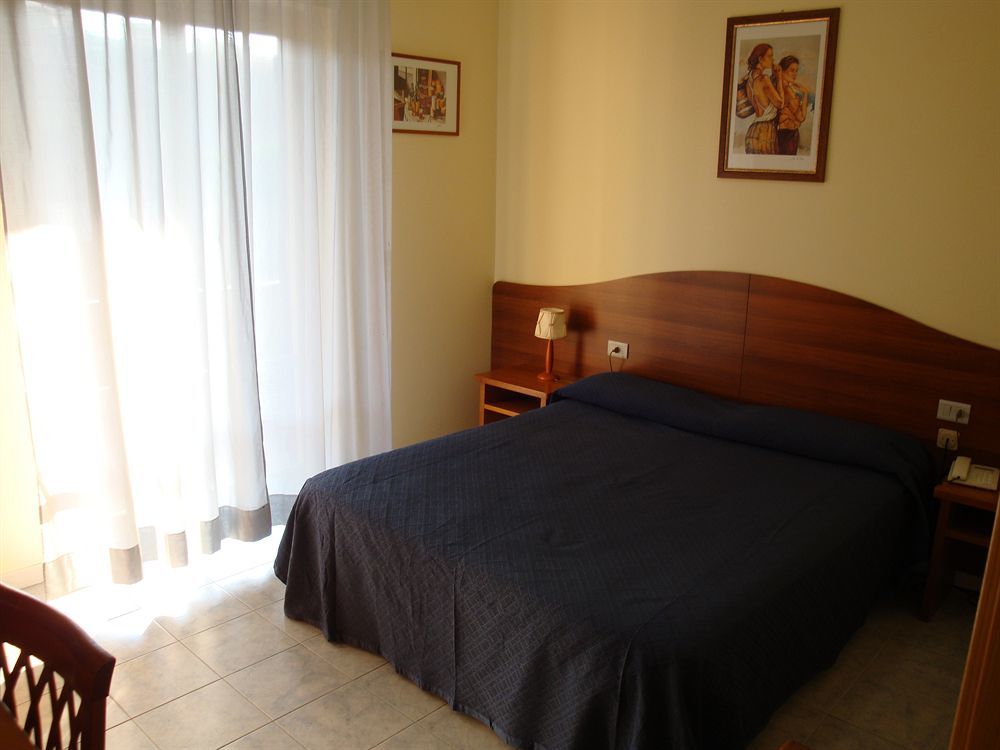 Hotel Malavoglia Aci Castello Esterno foto